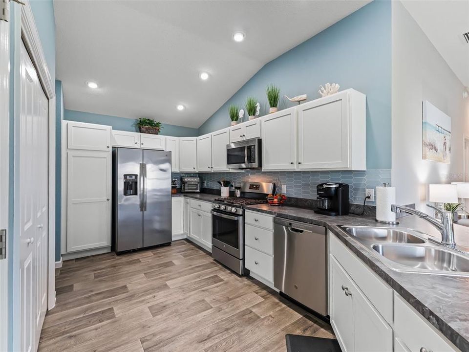 For Rent: $2,250 (2 beds, 2 baths, 1184 Square Feet)