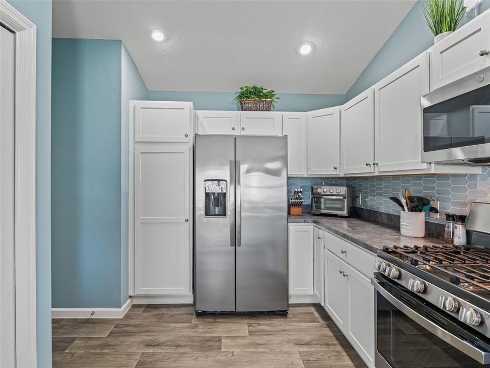 For Rent: $2,250 (2 beds, 2 baths, 1184 Square Feet)