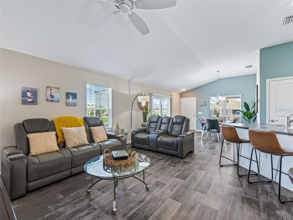 For Rent: $2,250 (2 beds, 2 baths, 1184 Square Feet)