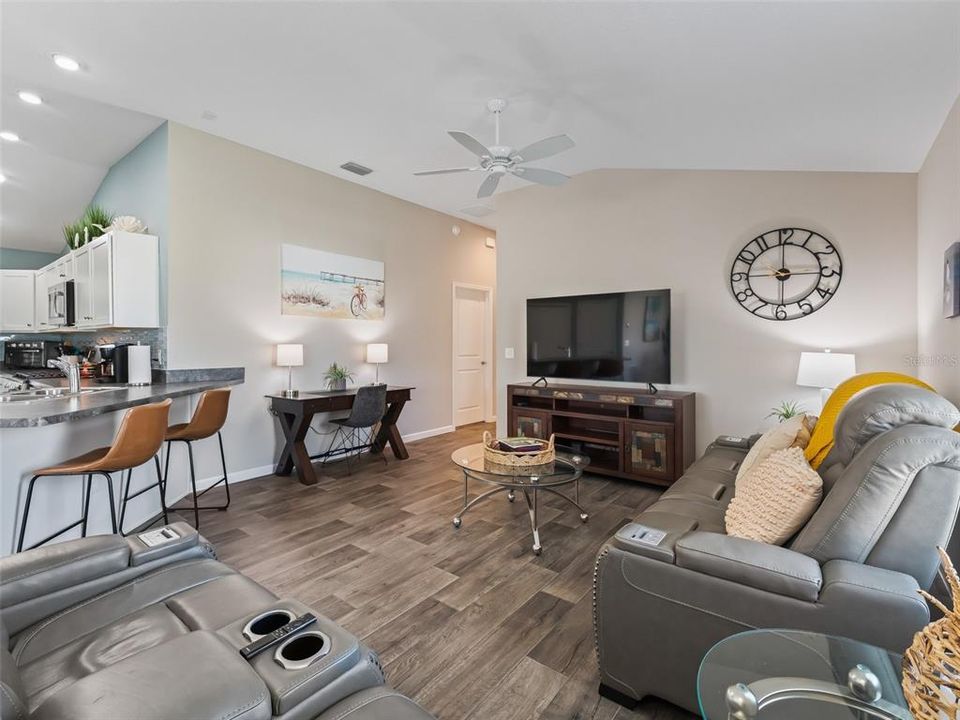 For Rent: $2,250 (2 beds, 2 baths, 1184 Square Feet)