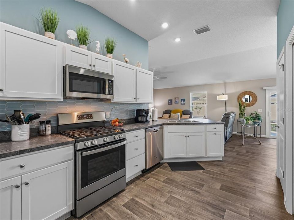 For Rent: $2,250 (2 beds, 2 baths, 1184 Square Feet)