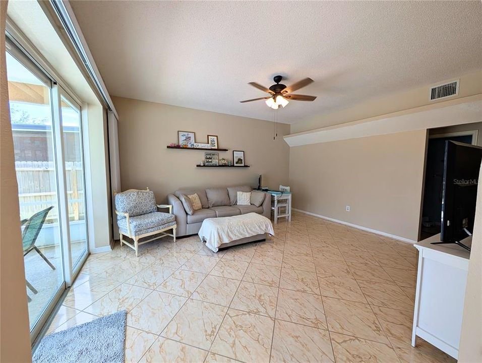 На продажу: $475,000 (4 спален, 2 ванн, 1987 Квадратных фут)