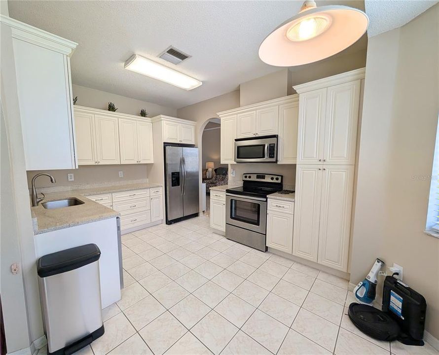 На продажу: $475,000 (4 спален, 2 ванн, 1987 Квадратных фут)