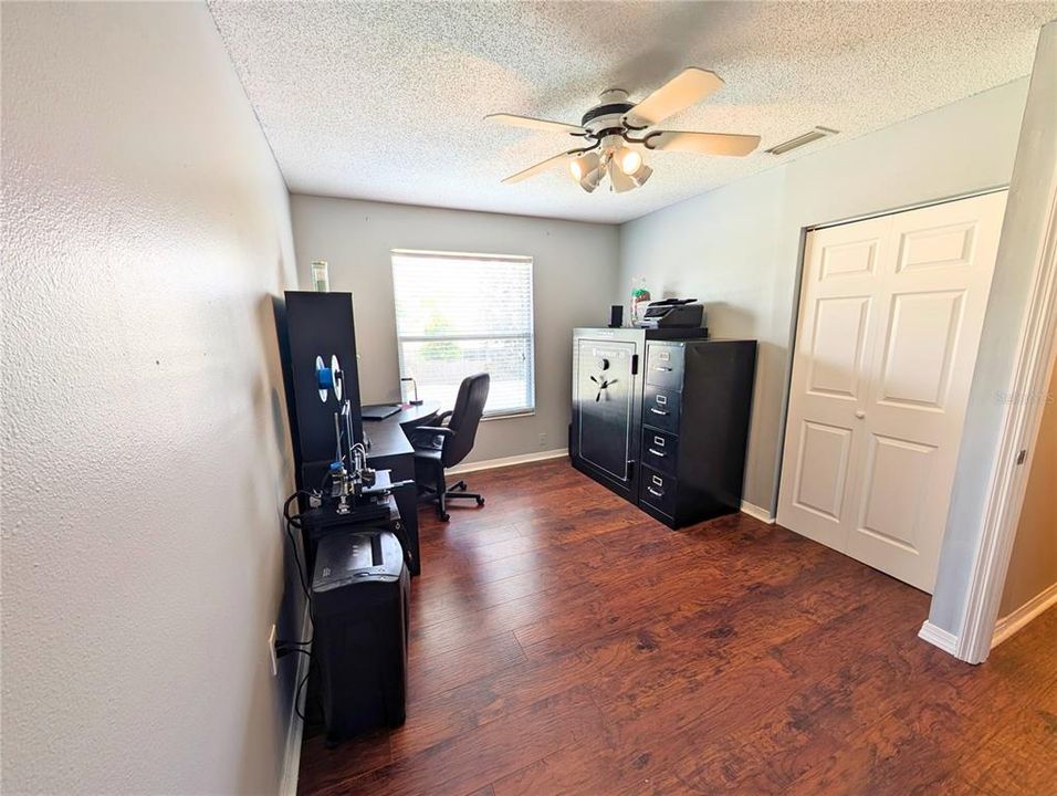 На продажу: $475,000 (4 спален, 2 ванн, 1987 Квадратных фут)