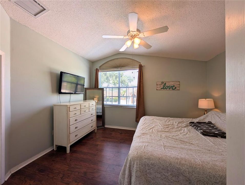 На продажу: $475,000 (4 спален, 2 ванн, 1987 Квадратных фут)