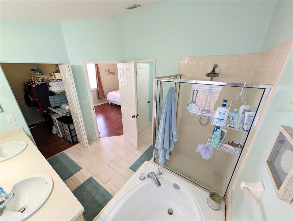 На продажу: $475,000 (4 спален, 2 ванн, 1987 Квадратных фут)