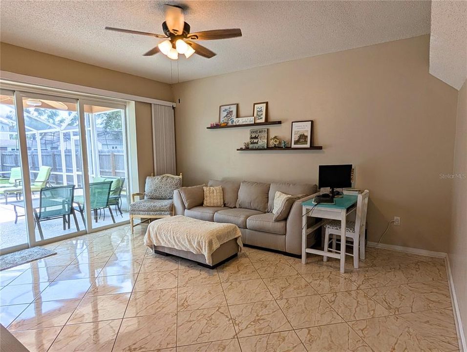 На продажу: $475,000 (4 спален, 2 ванн, 1987 Квадратных фут)