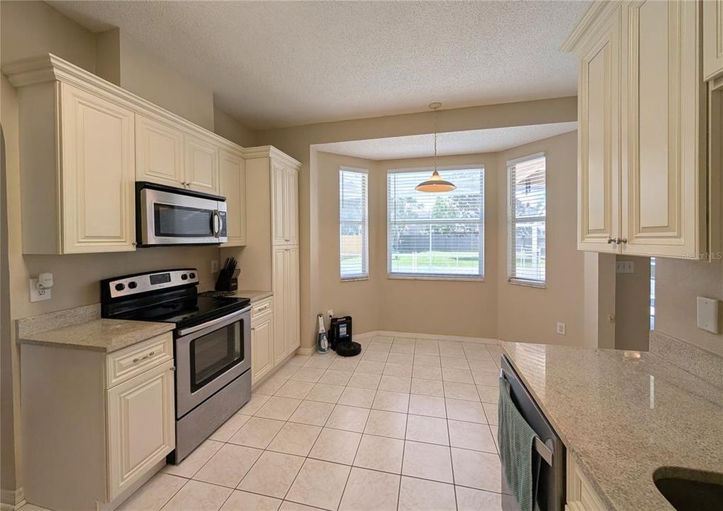 На продажу: $475,000 (4 спален, 2 ванн, 1987 Квадратных фут)