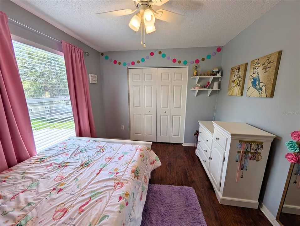 На продажу: $475,000 (4 спален, 2 ванн, 1987 Квадратных фут)