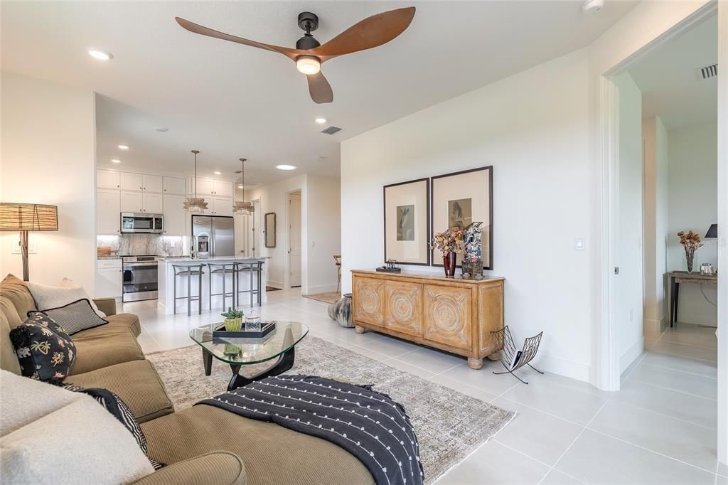 Под контрактом: $425,000 (2 спален, 2 ванн, 1096 Квадратных фут)