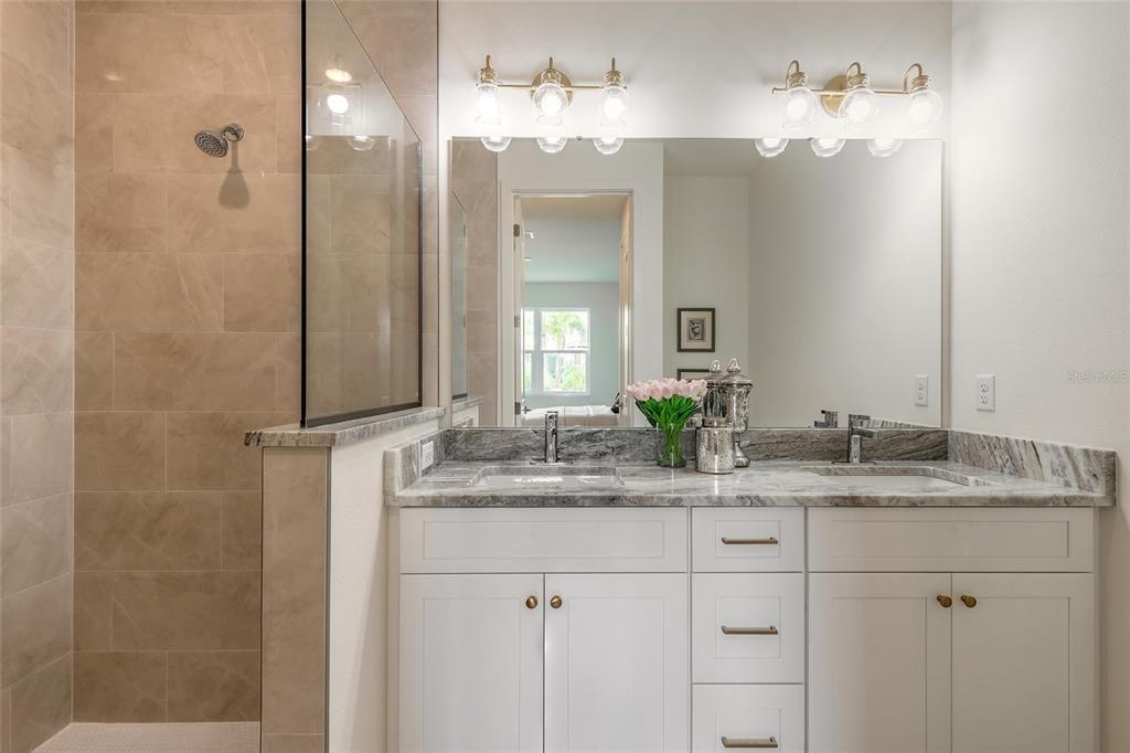 Под контрактом: $425,000 (2 спален, 2 ванн, 1096 Квадратных фут)