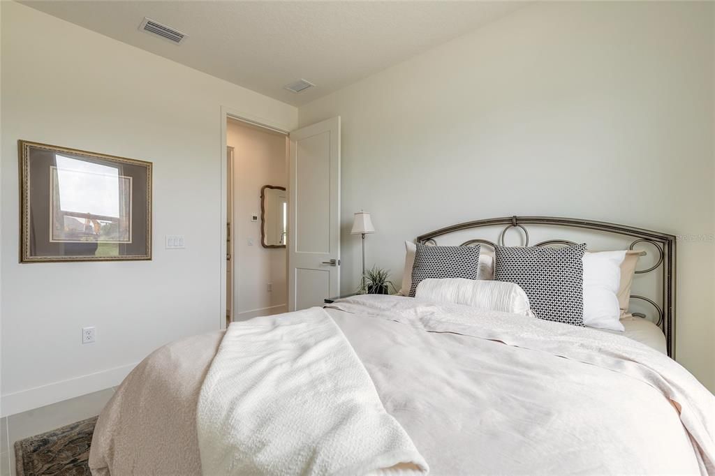 Под контрактом: $425,000 (2 спален, 2 ванн, 1096 Квадратных фут)