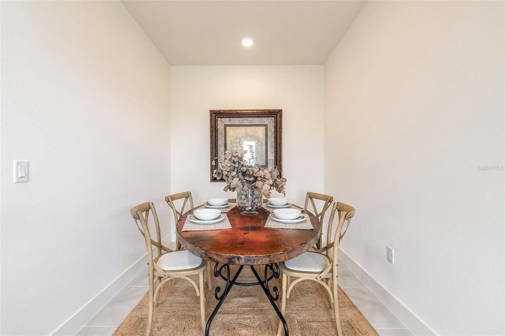 Под контрактом: $425,000 (2 спален, 2 ванн, 1096 Квадратных фут)