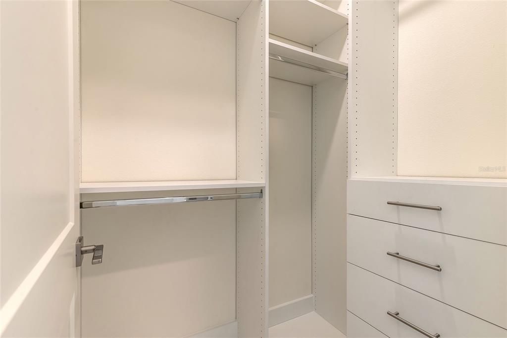 Под контрактом: $425,000 (2 спален, 2 ванн, 1096 Квадратных фут)