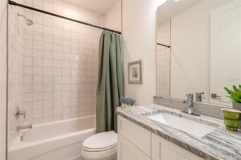 Под контрактом: $425,000 (2 спален, 2 ванн, 1096 Квадратных фут)