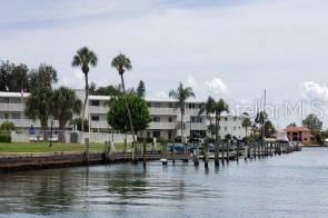 最近售出: $320,000 (2 贝兹, 1 浴室, 816 平方英尺)