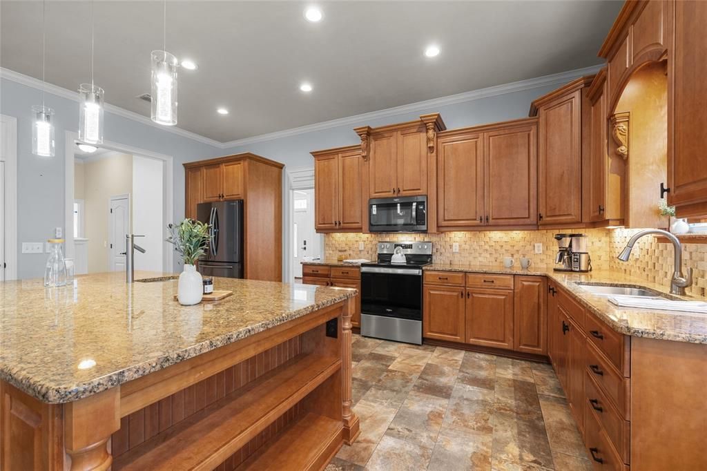 Active With Contract: $699,000 (5 beds, 3 baths, 2995 Square Feet)