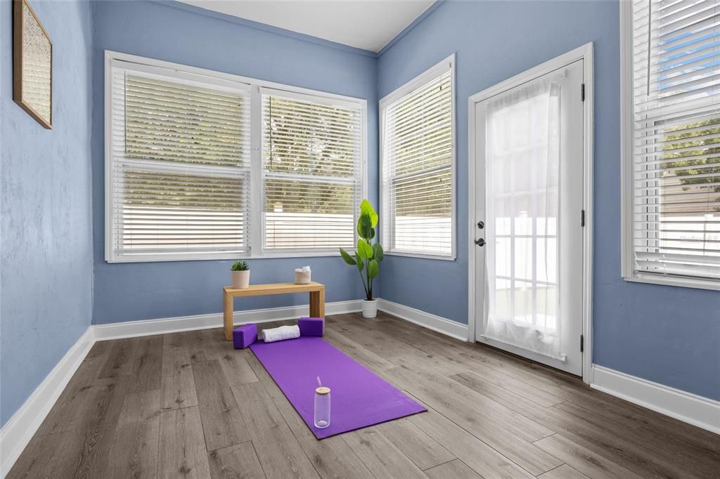 Active With Contract: $699,000 (5 beds, 3 baths, 2995 Square Feet)