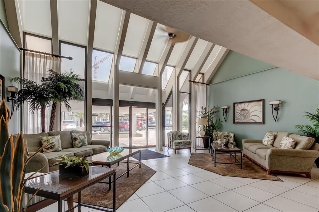 Под контрактом: $625,000 (2 спален, 2 ванн, 1186 Квадратных фут)