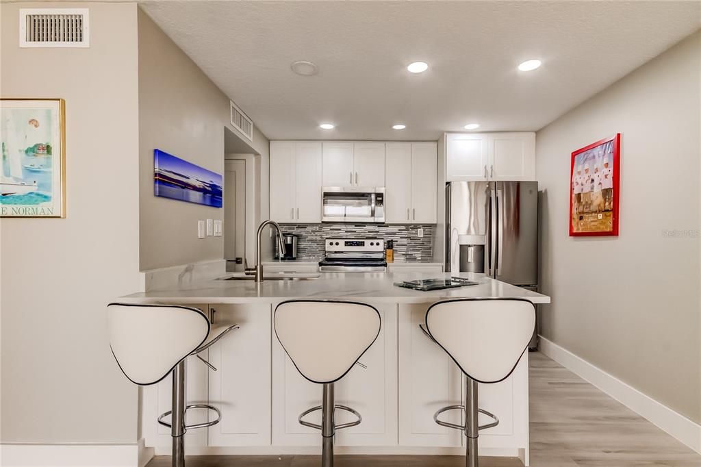 Под контрактом: $625,000 (2 спален, 2 ванн, 1186 Квадратных фут)