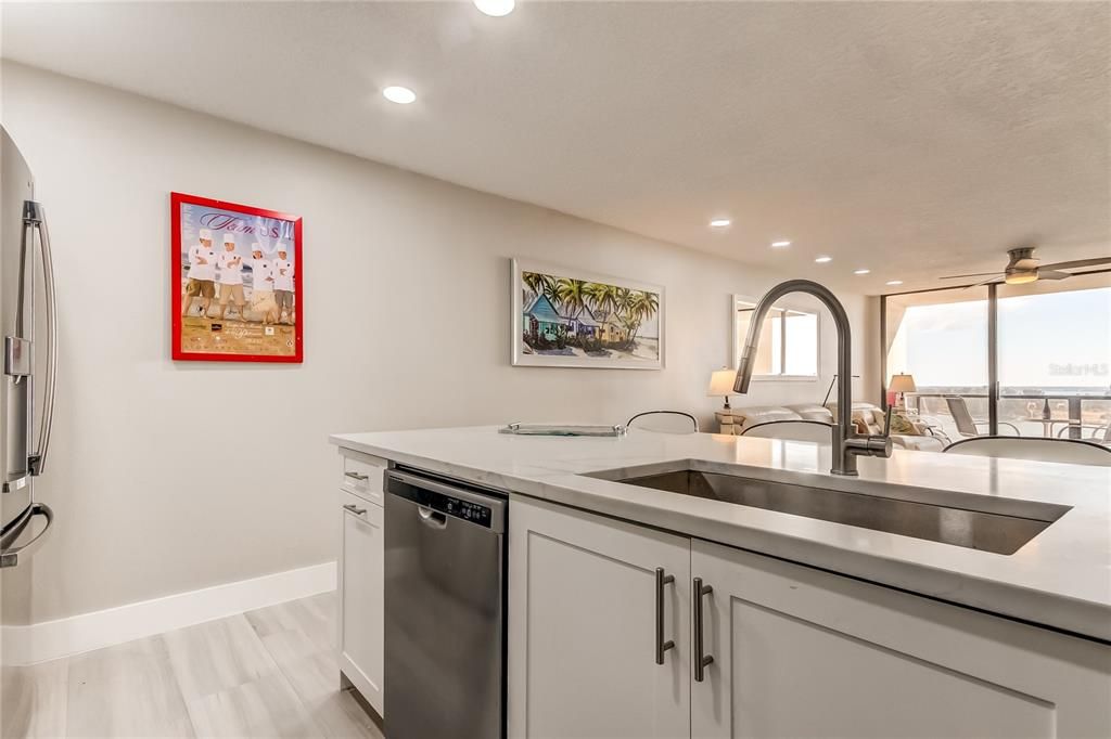 Под контрактом: $625,000 (2 спален, 2 ванн, 1186 Квадратных фут)