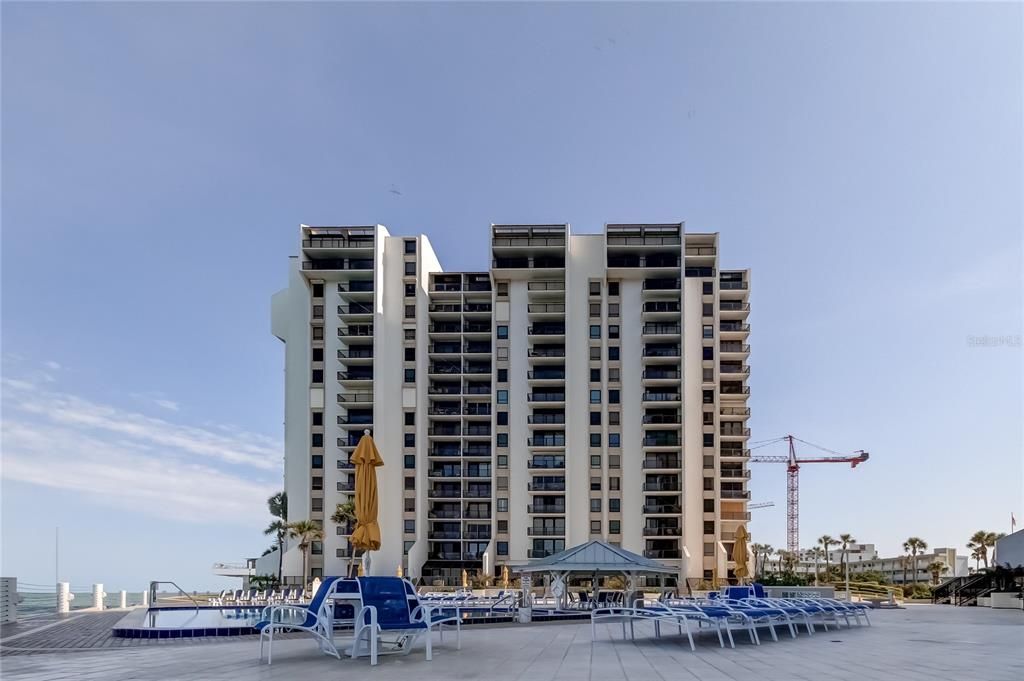 Под контрактом: $625,000 (2 спален, 2 ванн, 1186 Квадратных фут)