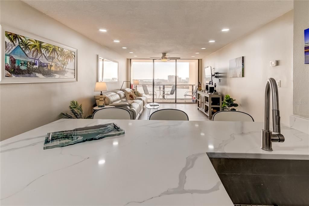 Под контрактом: $625,000 (2 спален, 2 ванн, 1186 Квадратных фут)