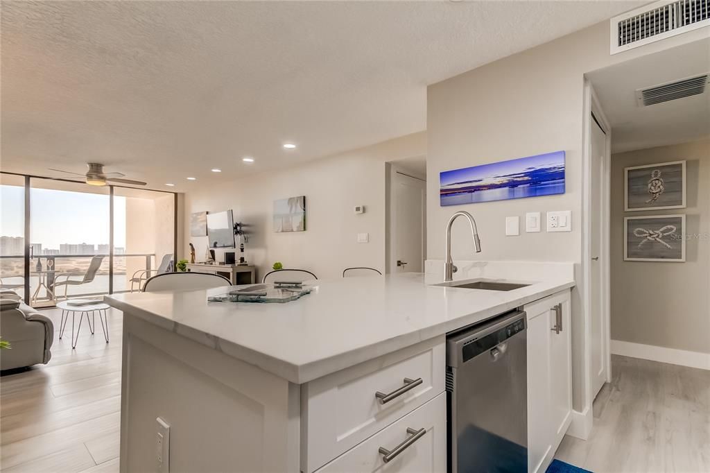 Под контрактом: $625,000 (2 спален, 2 ванн, 1186 Квадратных фут)