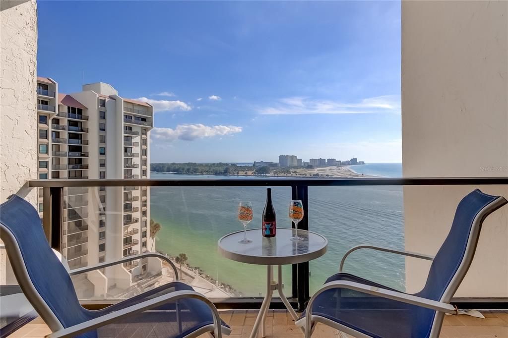 Под контрактом: $625,000 (2 спален, 2 ванн, 1186 Квадратных фут)