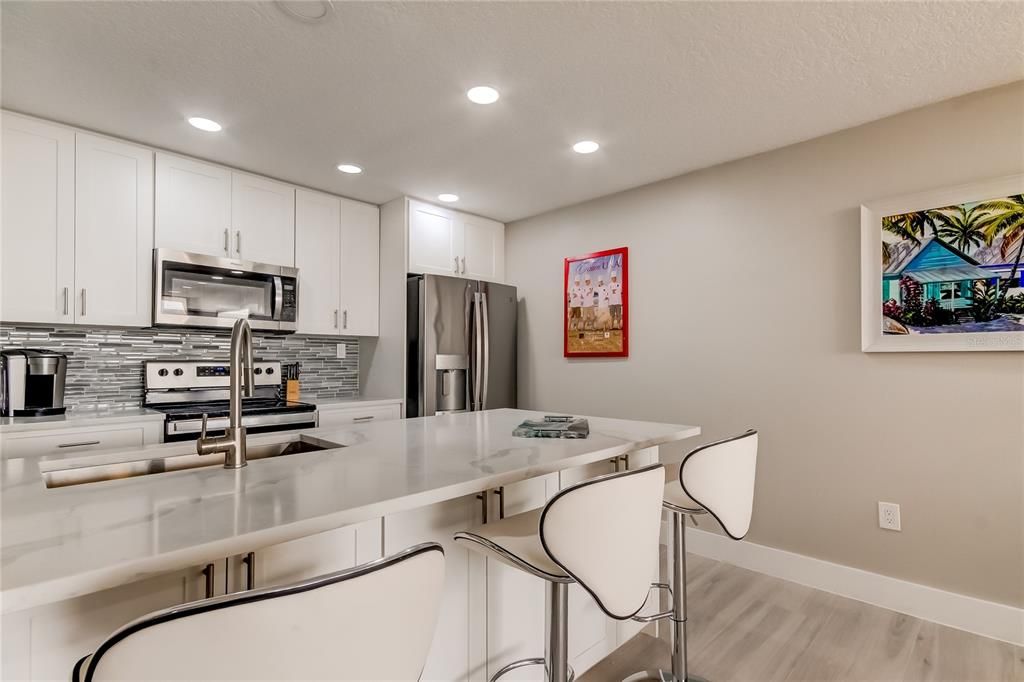 Под контрактом: $625,000 (2 спален, 2 ванн, 1186 Квадратных фут)