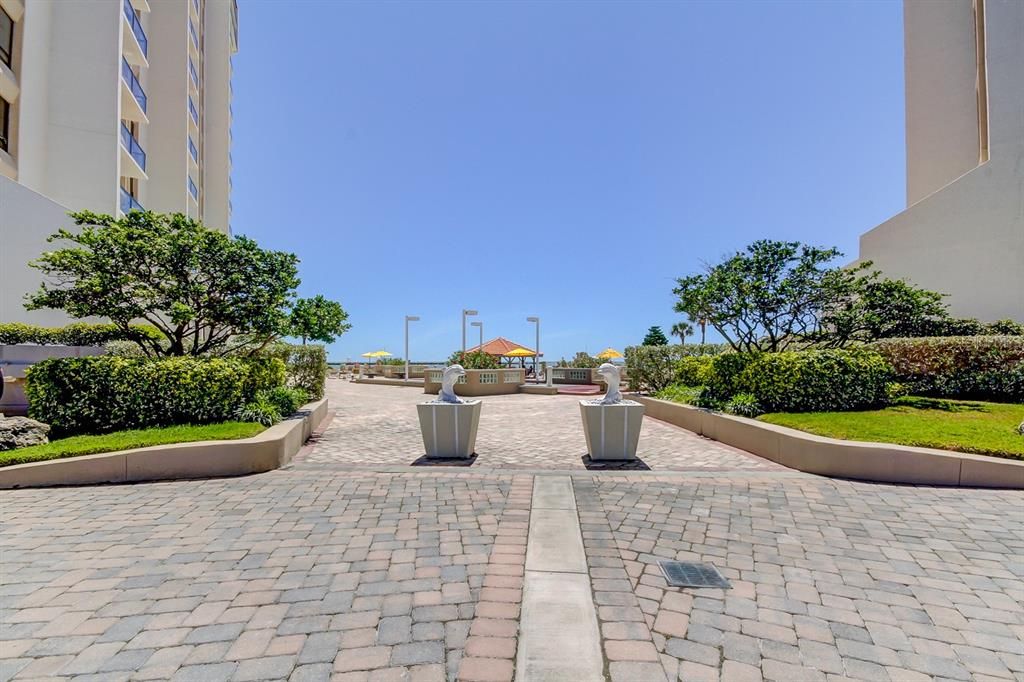 Под контрактом: $625,000 (2 спален, 2 ванн, 1186 Квадратных фут)