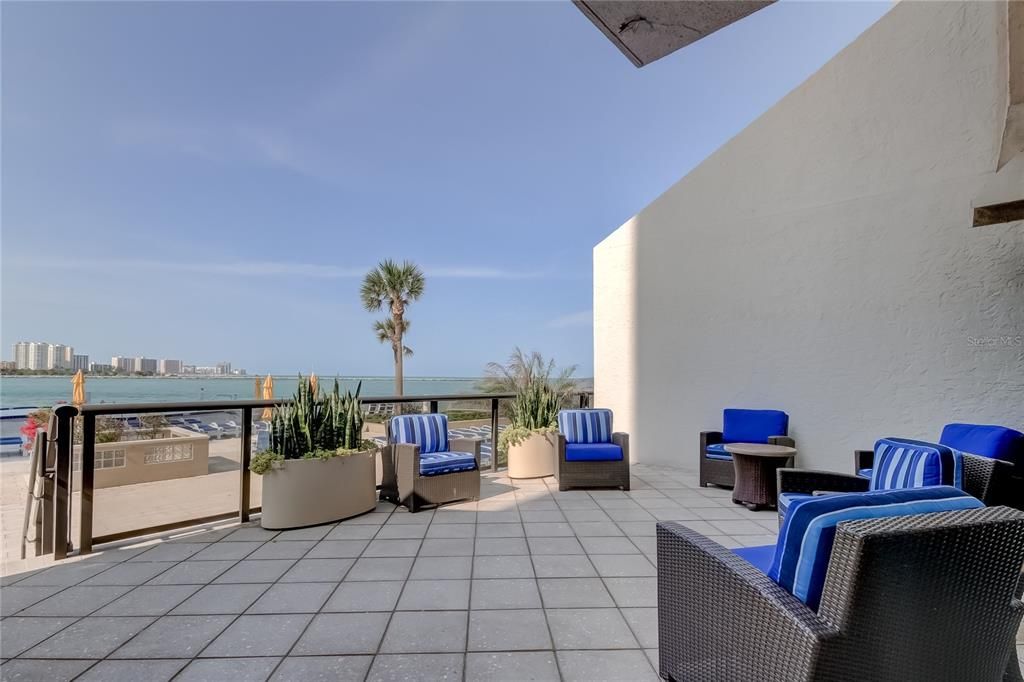 Под контрактом: $625,000 (2 спален, 2 ванн, 1186 Квадратных фут)