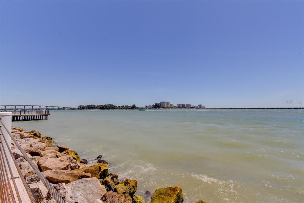 Под контрактом: $625,000 (2 спален, 2 ванн, 1186 Квадратных фут)