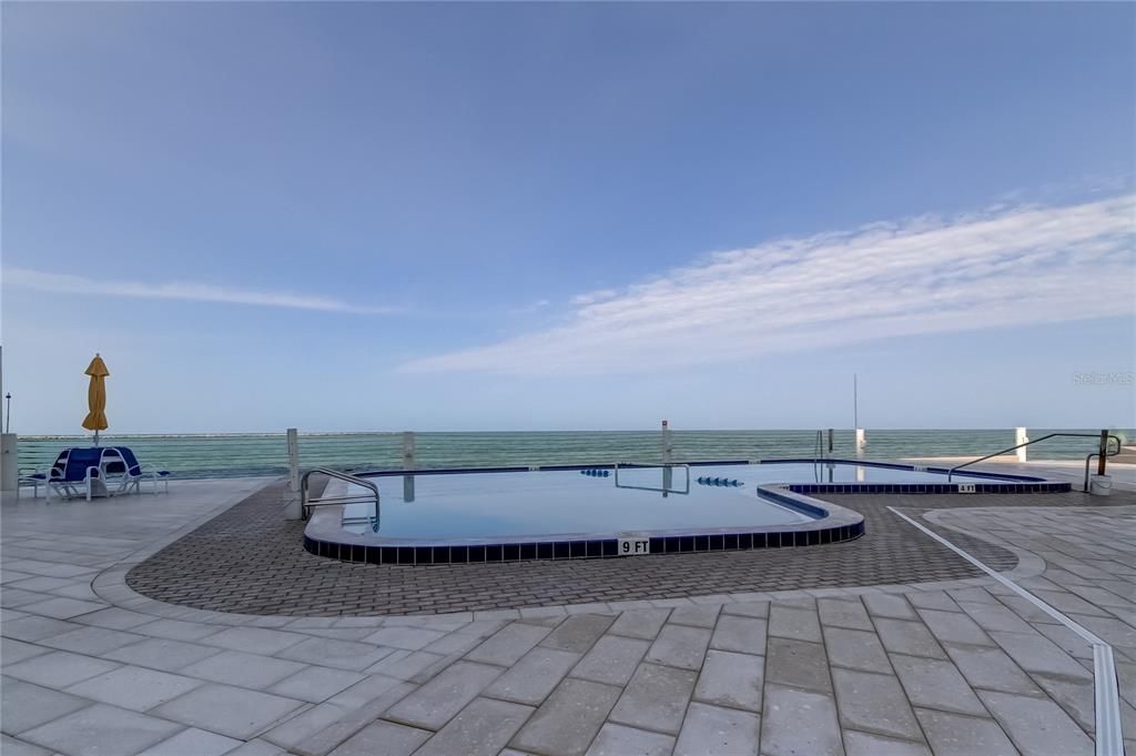 Под контрактом: $625,000 (2 спален, 2 ванн, 1186 Квадратных фут)