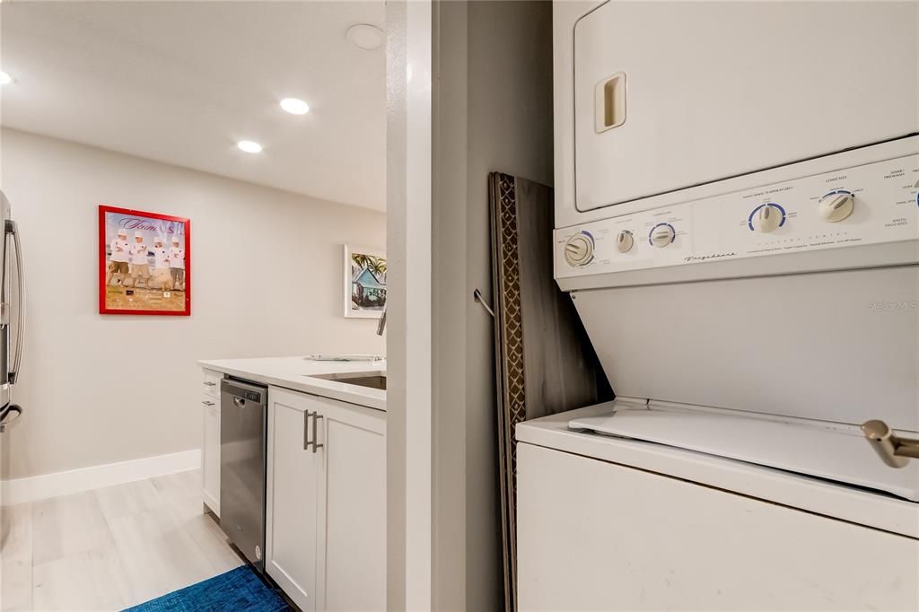 Под контрактом: $625,000 (2 спален, 2 ванн, 1186 Квадратных фут)