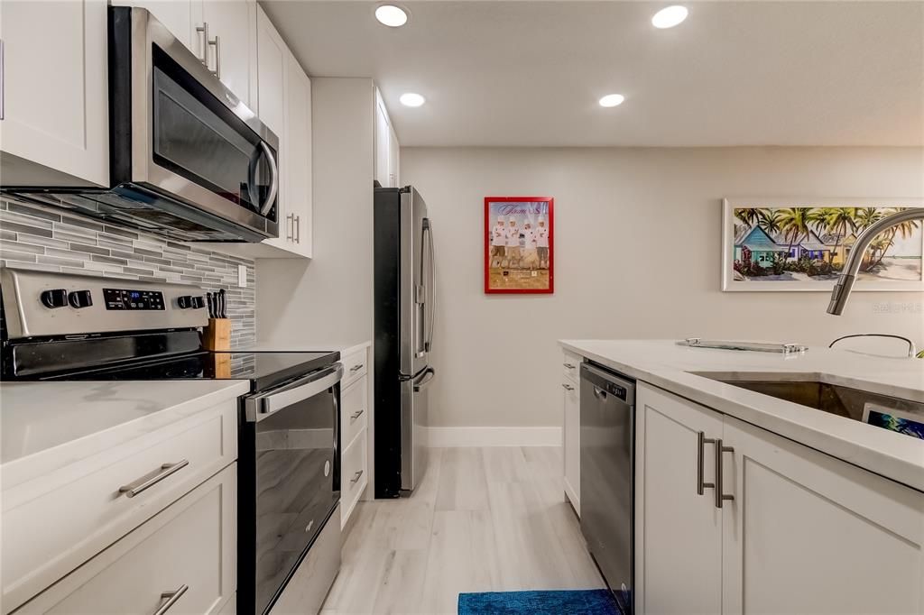 Под контрактом: $625,000 (2 спален, 2 ванн, 1186 Квадратных фут)