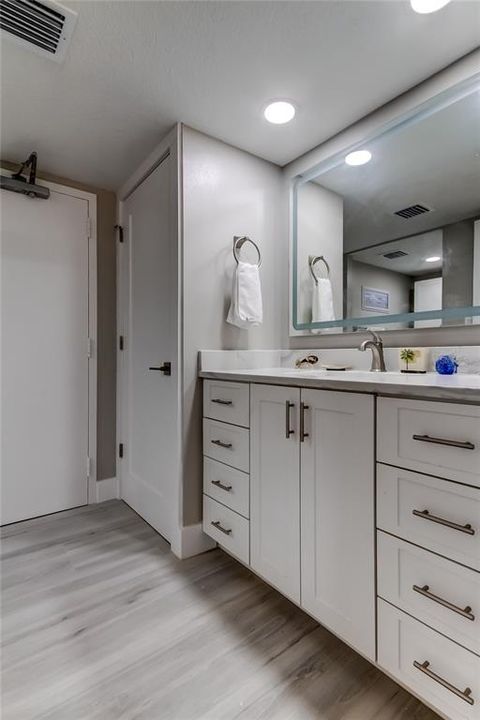 Под контрактом: $625,000 (2 спален, 2 ванн, 1186 Квадратных фут)