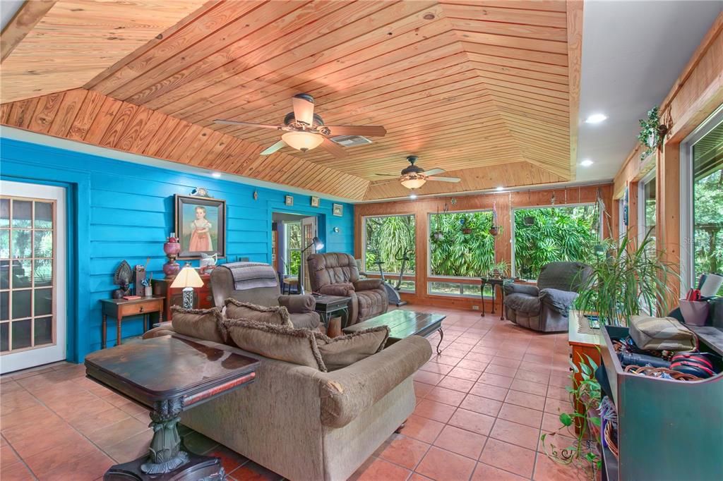 На продажу: $485,000 (2 спален, 2 ванн, 1976 Квадратных фут)