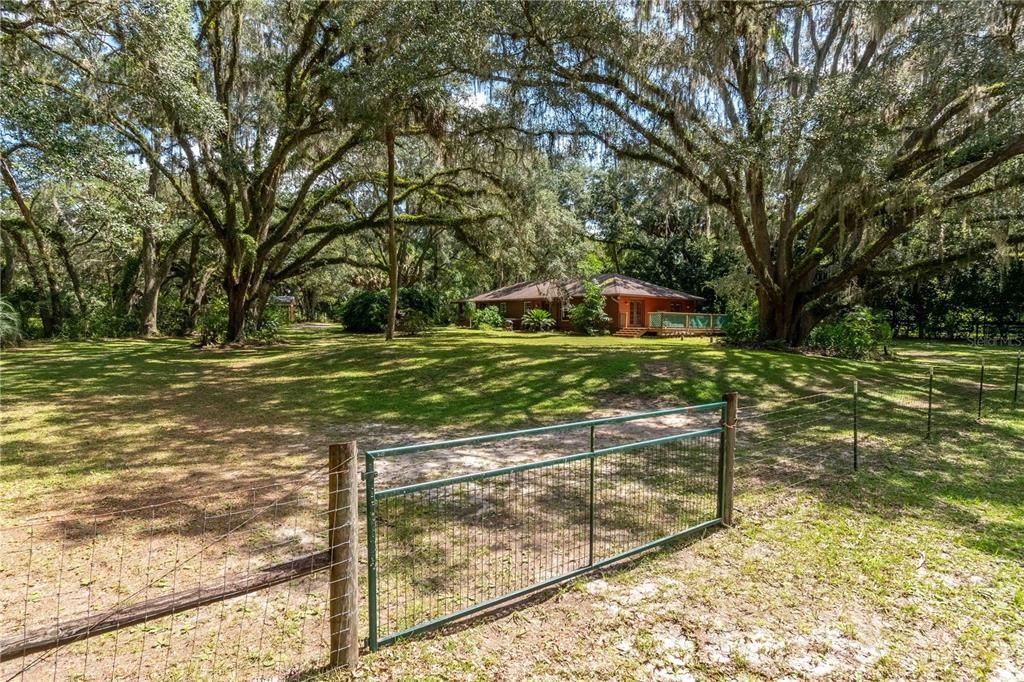 На продажу: $485,000 (2 спален, 2 ванн, 1976 Квадратных фут)