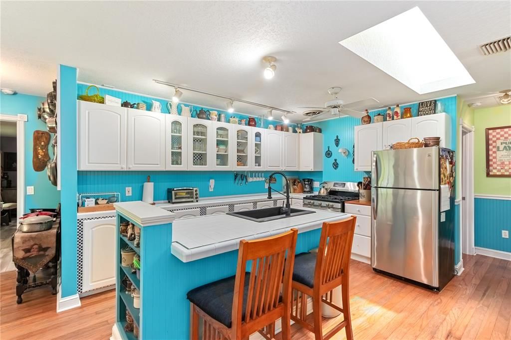 На продажу: $485,000 (2 спален, 2 ванн, 1976 Квадратных фут)