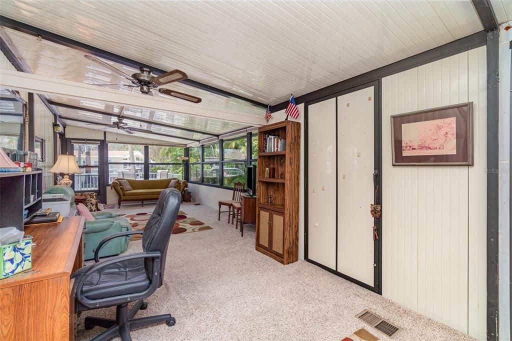 待售: $134,900 (1 贝兹, 1 浴室, 844 平方英尺)