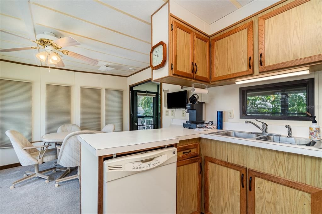 待售: $134,900 (1 贝兹, 1 浴室, 844 平方英尺)