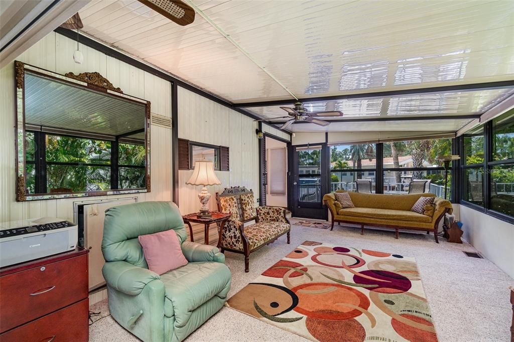 待售: $134,900 (1 贝兹, 1 浴室, 844 平方英尺)