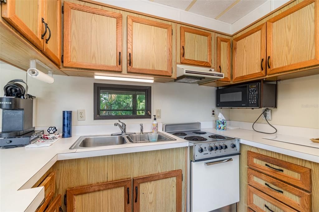 待售: $134,900 (1 贝兹, 1 浴室, 844 平方英尺)