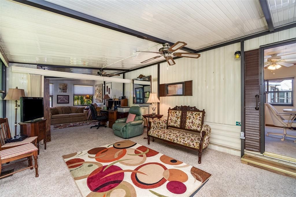 待售: $134,900 (1 贝兹, 1 浴室, 844 平方英尺)