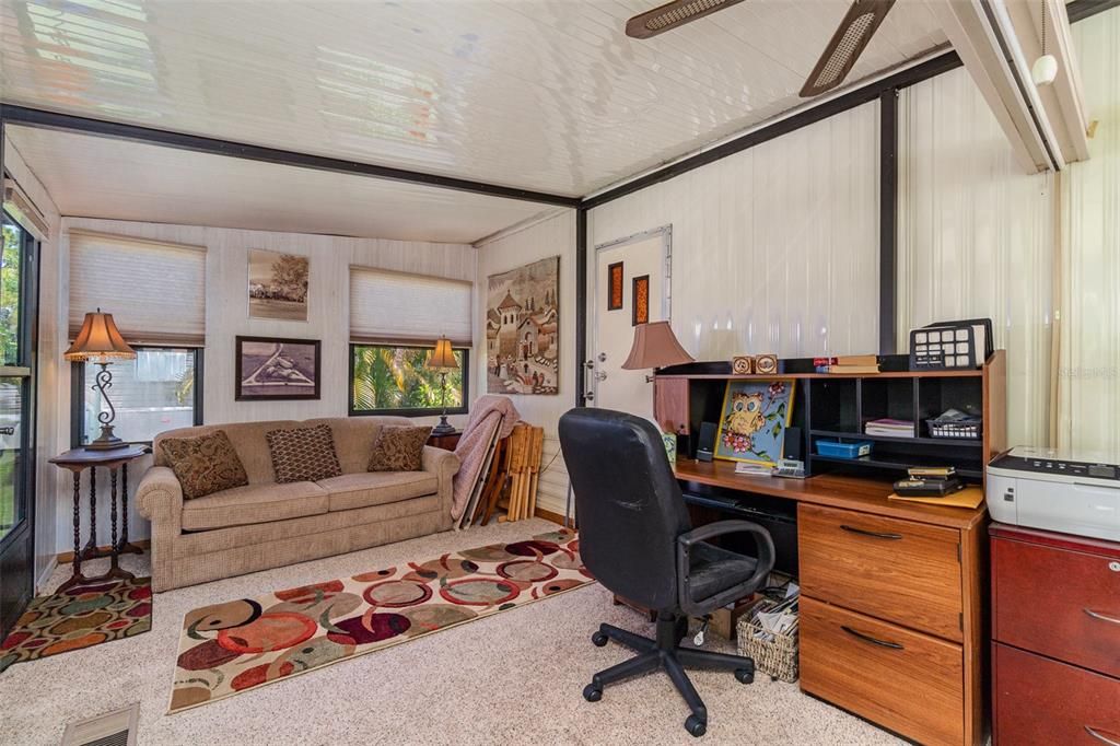 待售: $134,900 (1 贝兹, 1 浴室, 844 平方英尺)