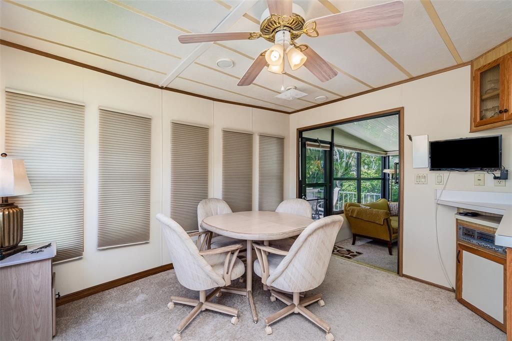 待售: $134,900 (1 贝兹, 1 浴室, 844 平方英尺)