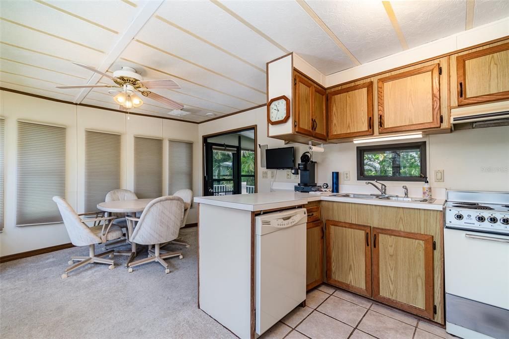 待售: $134,900 (1 贝兹, 1 浴室, 844 平方英尺)