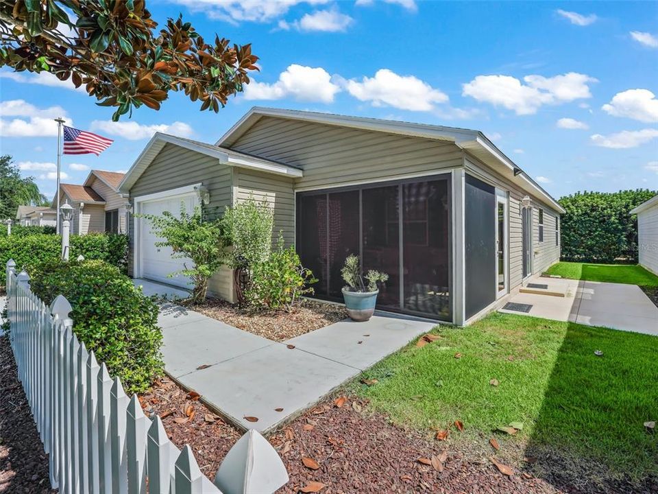 For Rent: $2,400 (2 beds, 2 baths, 1156 Square Feet)