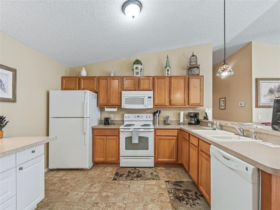 For Rent: $2,400 (2 beds, 2 baths, 1156 Square Feet)